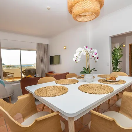 Sea-view 2br With Pool Near Porto De Mos Apartmán
