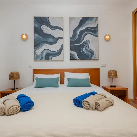 Sea-view 2br With Pool Near Porto De Mos Διαμέρισμα *