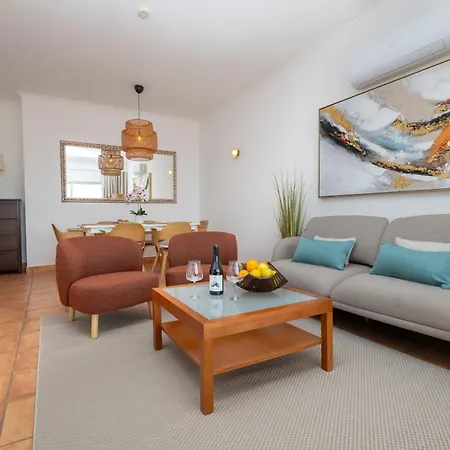 Sea-view 2br With Pool Near Porto De Mos *