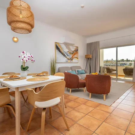 Sea-view 2br With Pool Near Porto De Mos *
