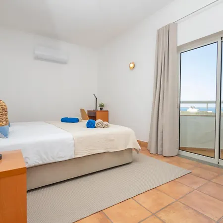 Sea-view 2br With Pool Near Porto De Mos