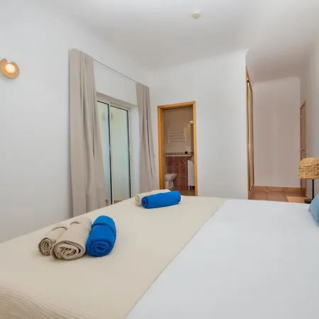 Sea-view 2br With Pool Near Porto De Mos *