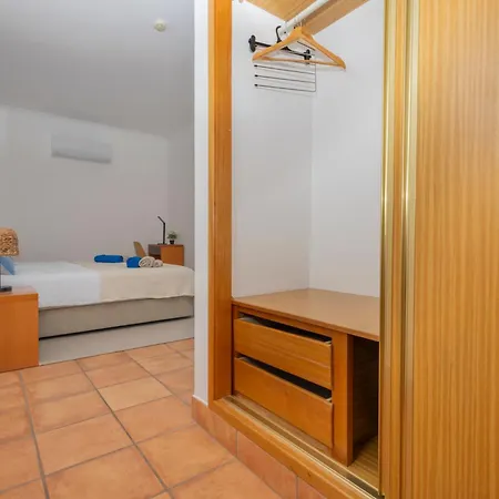 Sea-view 2br With Pool Near Porto De Mos